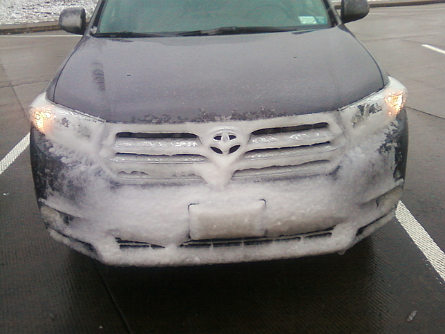 1221121603 Icy car